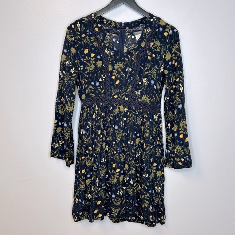 Earthbound Floral V-Neck Long Sleeve Crochet‎ Dress Size M